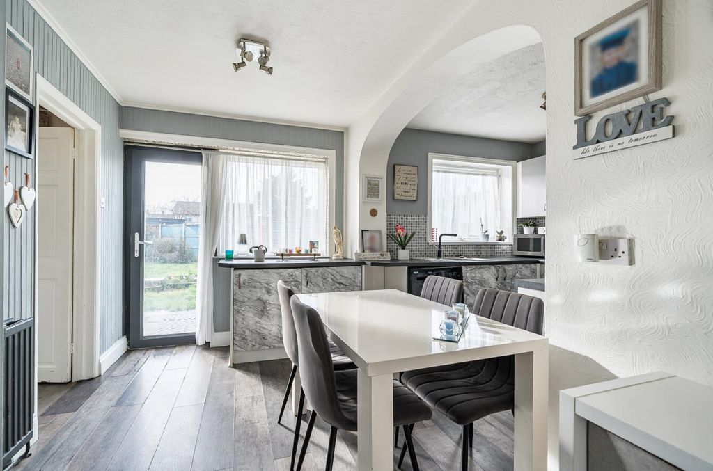 Property photo 2 of 21 1408164-11-698B709cd801F.Jpg