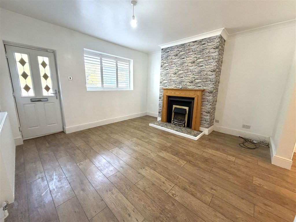 Property photo 2 of 17 Lounge