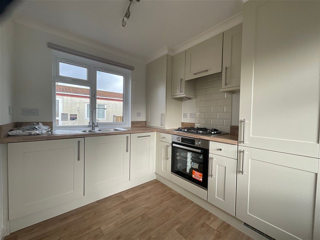 Property photo 1 of 7 Kitchen