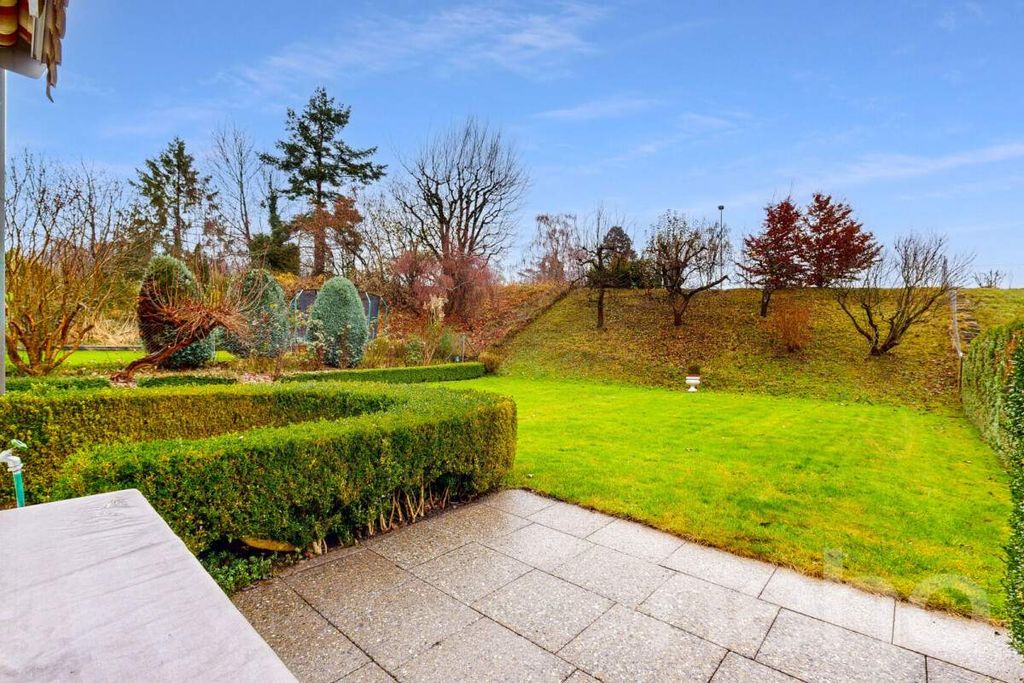 Property photo 2 of 12