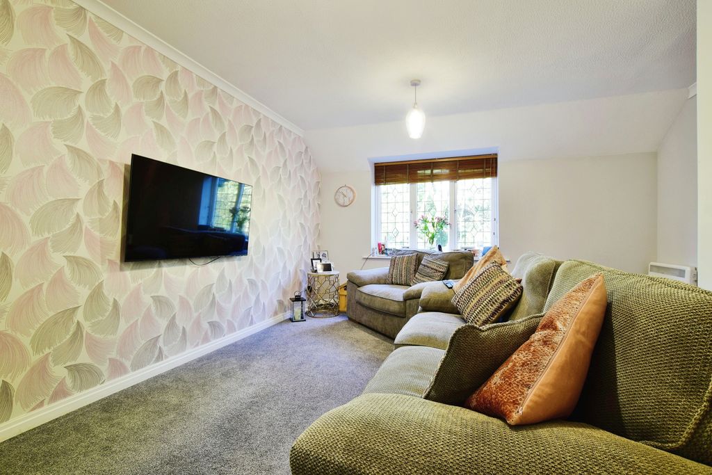 Property photo 2 of 11 Lounge