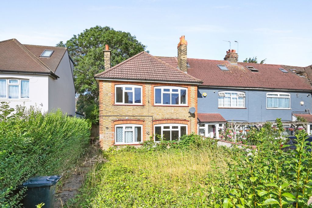 Property photo 1 of 11 3 Bed Semi-Detached House For Sale Claremont Road, London Nw2
