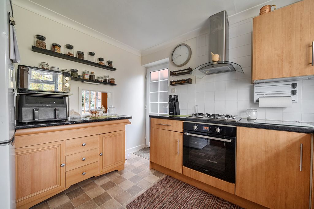 Property photo 3 of 24 1374623-14-690dc9...