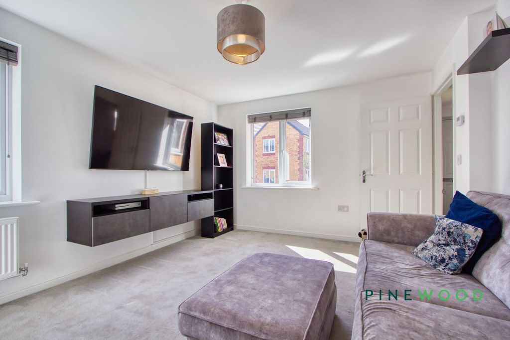 Property photo 3 of 21 Lounge