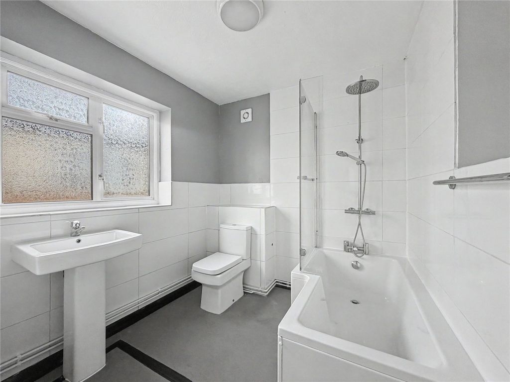 Property photo 2 of 13 Bathroom
