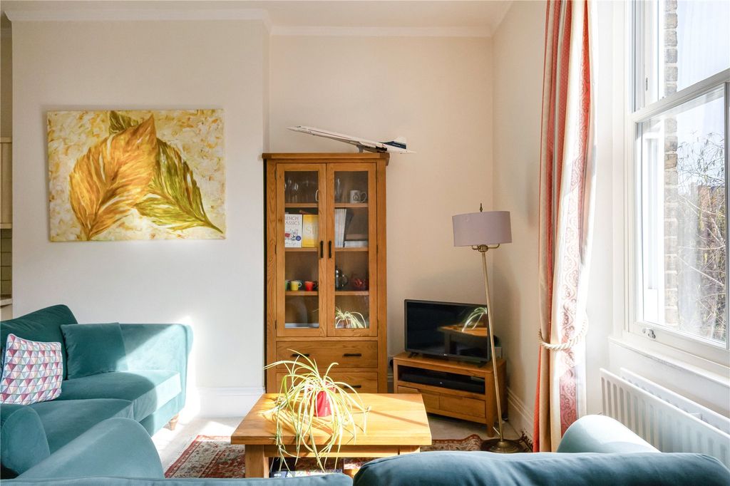 Property photo 3 of 9 Reception