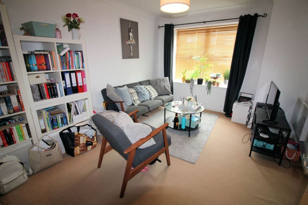 Property photo 2 of 6