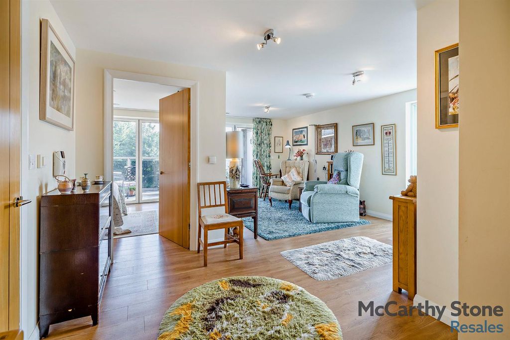 Property photo 3 of 15 8657165-Interior06-800.Jpg