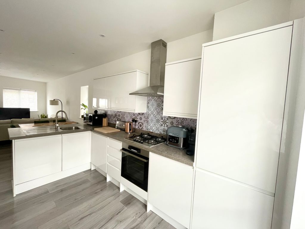 Property photo 2 of 23