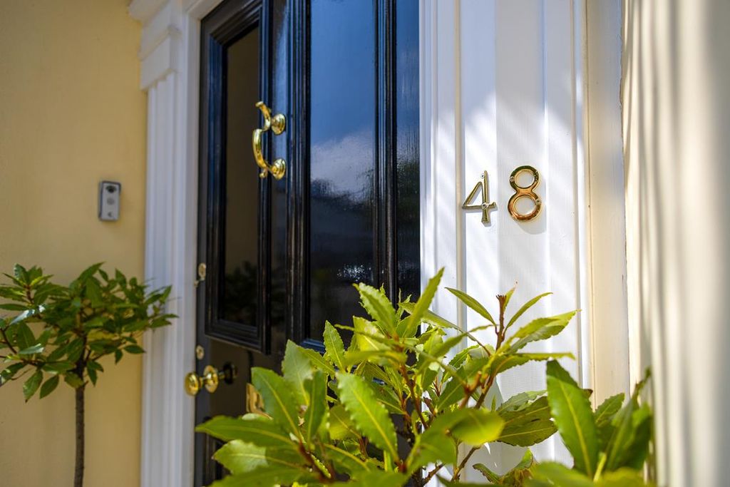 Property photo 3 of 34 48 Derby Square (1).Jpg