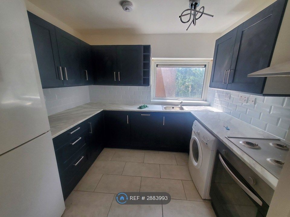 Property photo 1 of 8 Kitchen 1