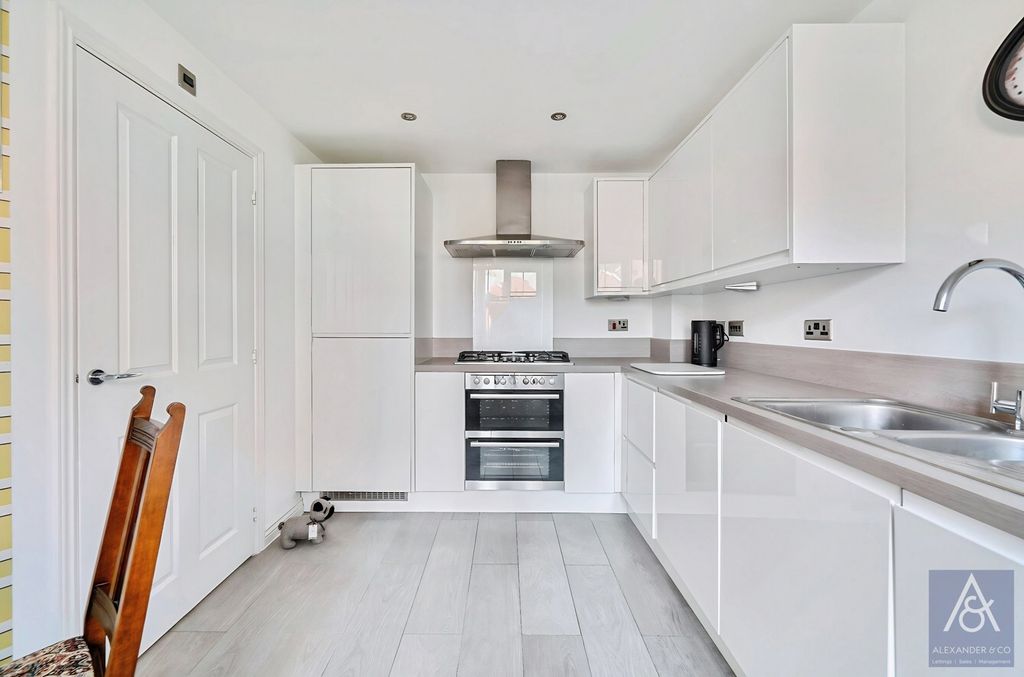 Property photo 3 of 26 Pbox-Img.Jpg