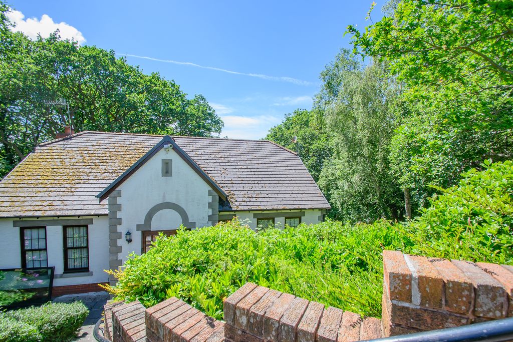 Property photo 2 of 40