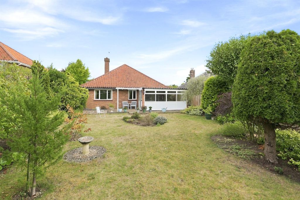 Property photo 3 of 21 13-Broadhurstrd-004.Jpg