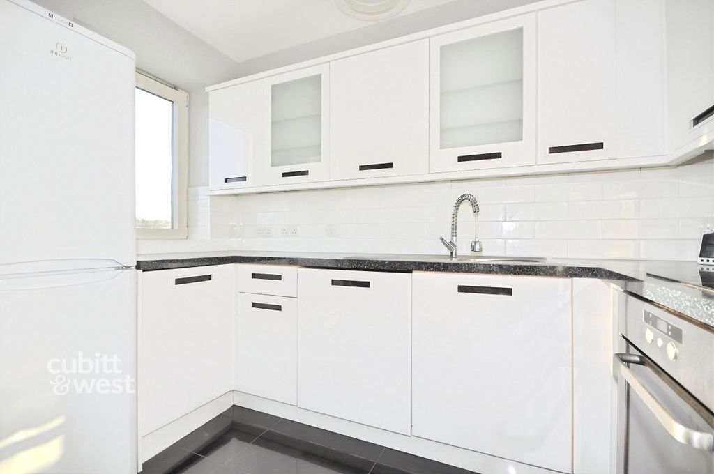 Property photo 3 of 12 Kitchen