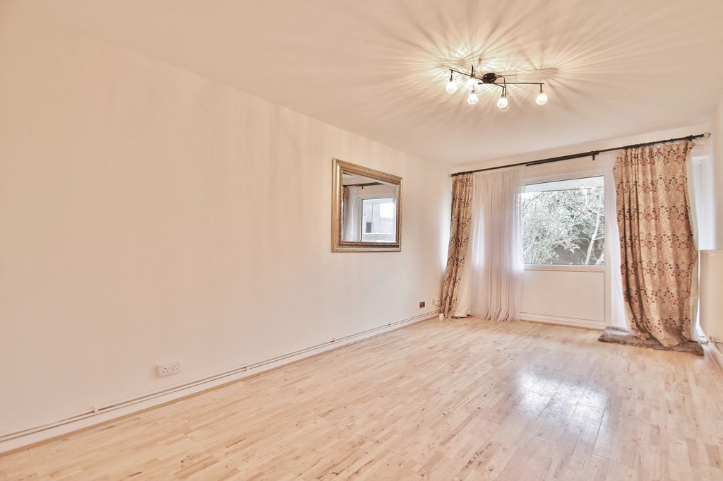 Property photo 1 of 10 Photo 15