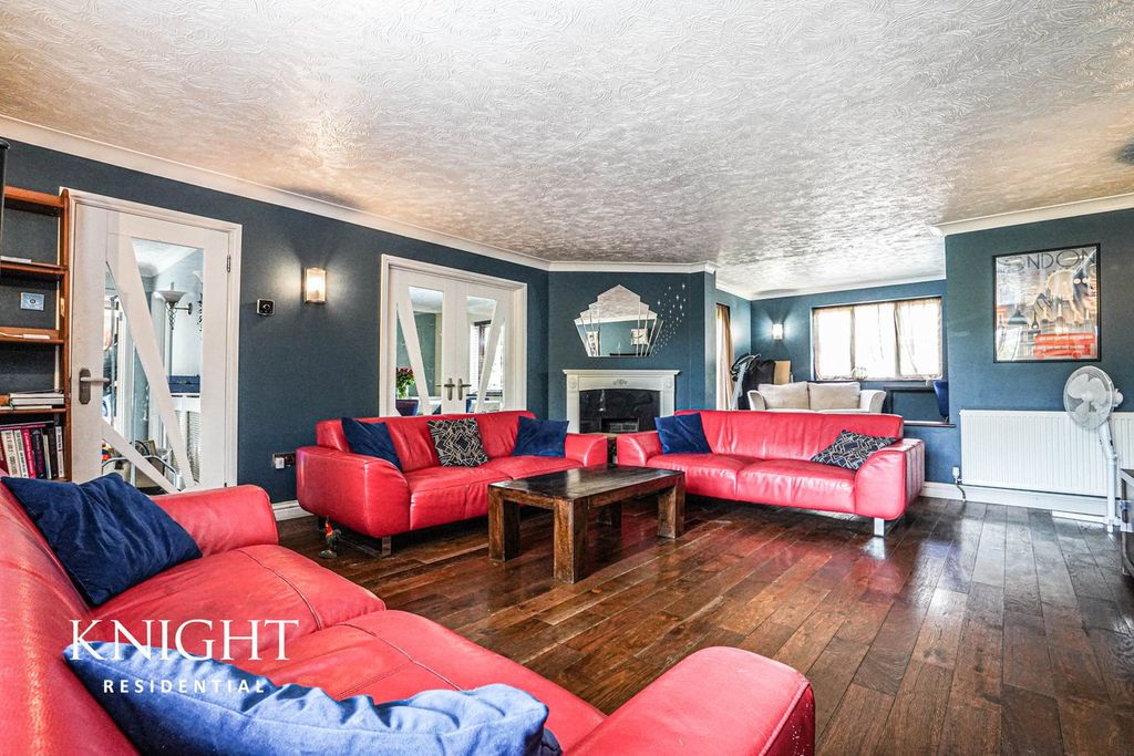 Property photo 2 of 24
