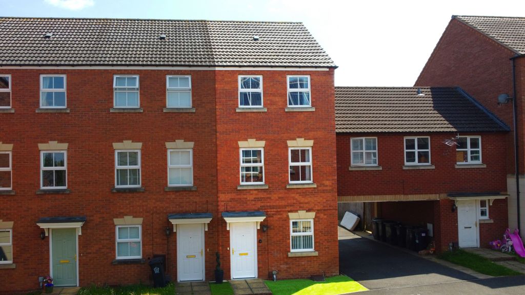 Property photo 1 of 18 Timble Road, Hamilton, Leicester, Leicestershire, Le5 1Ns