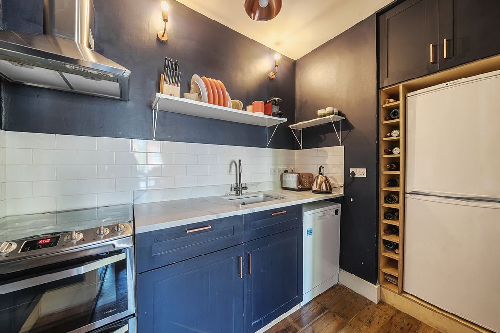 Property photo 2 of 11 Kitchen