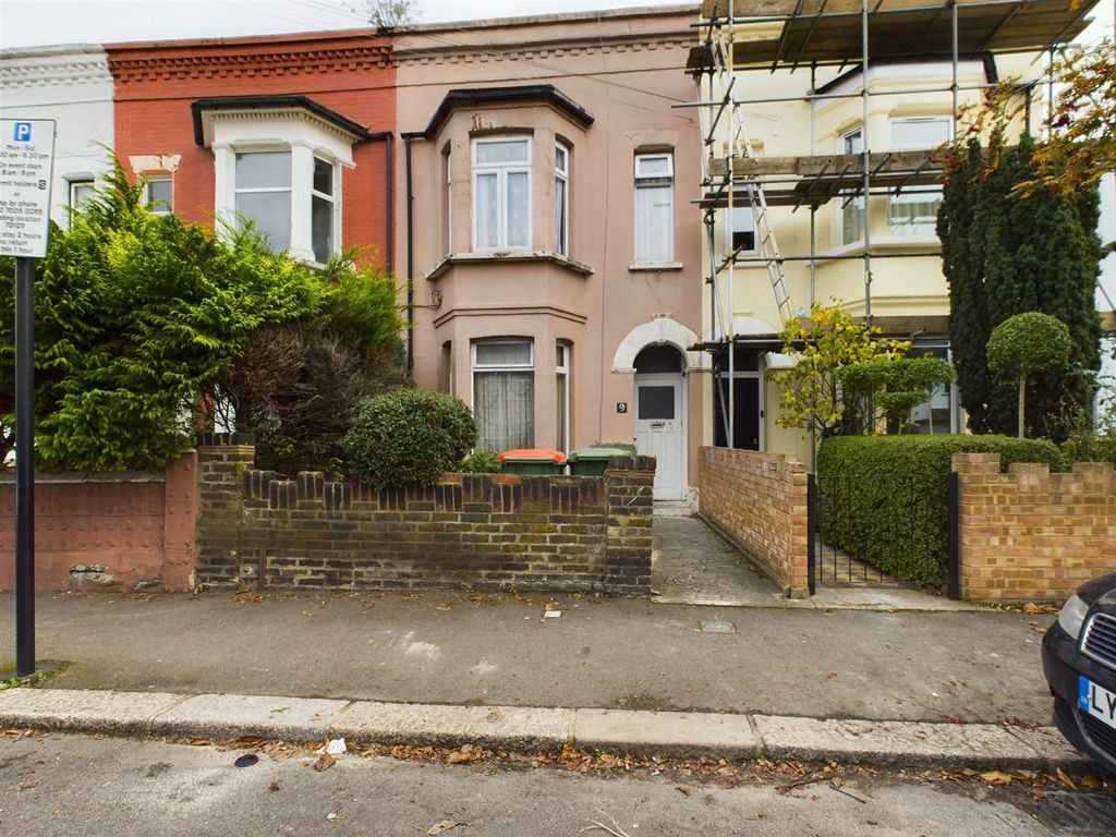 Property photo 1 of 10 Cam04237G0-Pr0034-Still015.Jpg