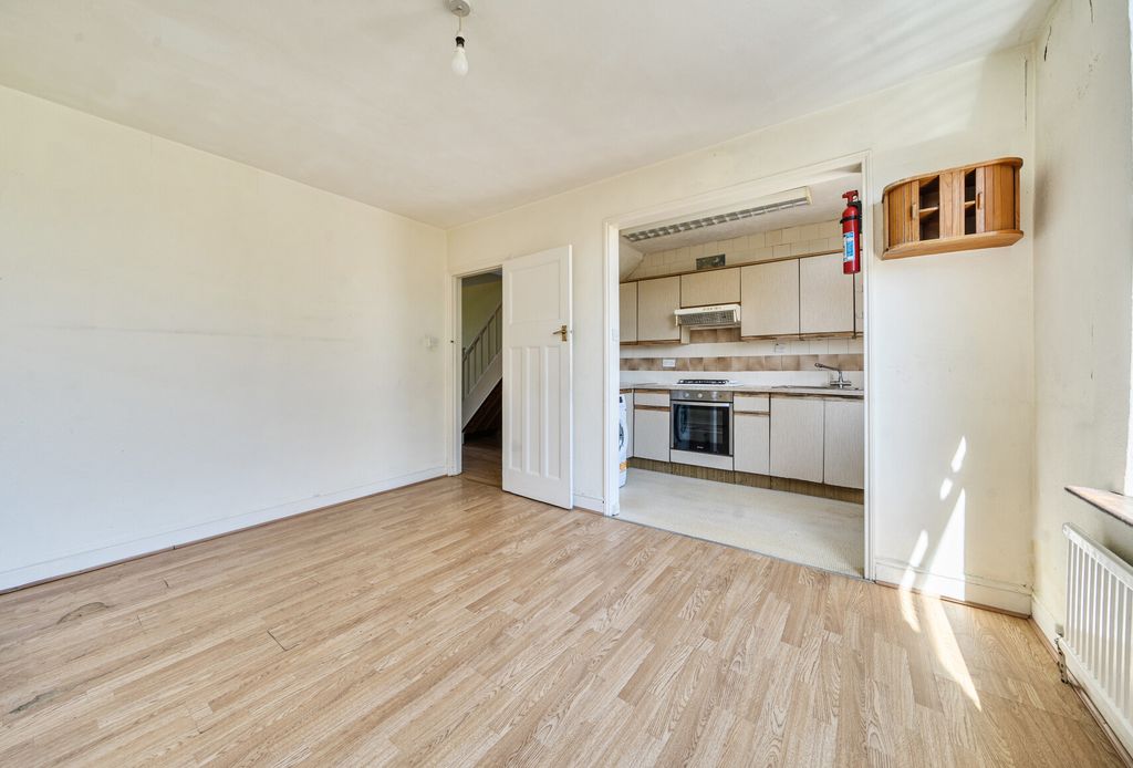 Property photo 3 of 15 1437299-8-69d4Ff3...