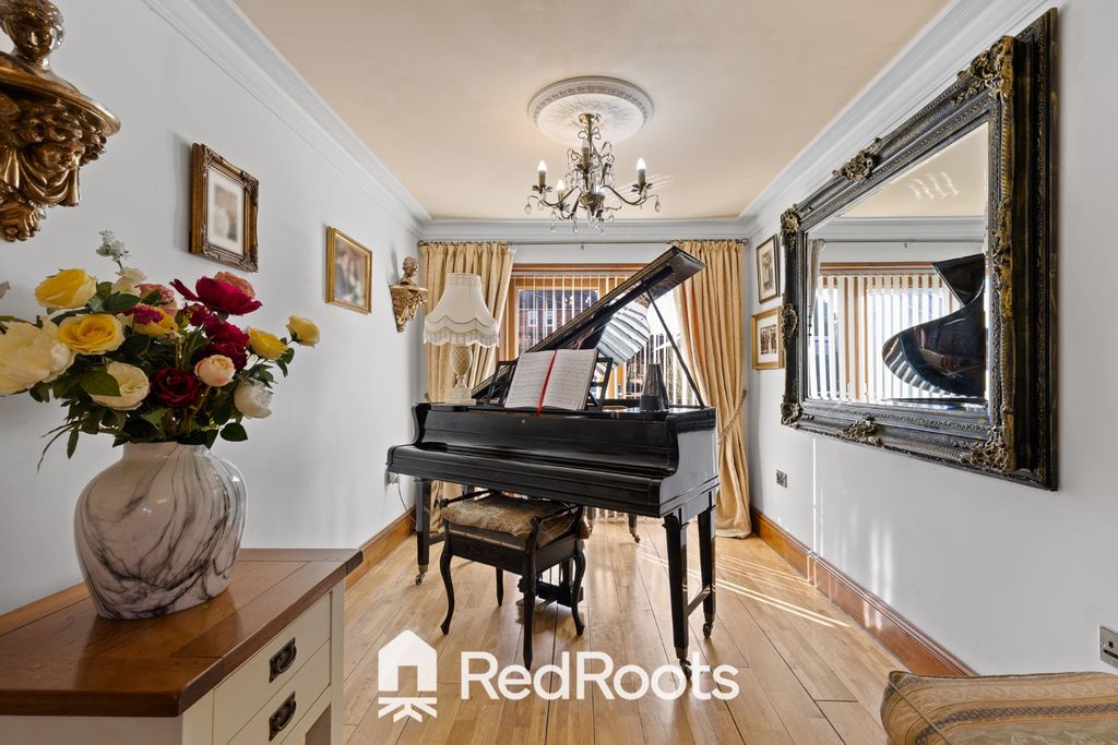 Property photo 2 of 40 4934032