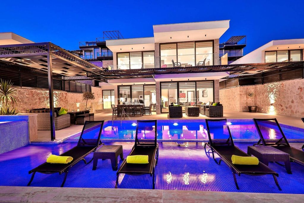 Property photo 2 of 58