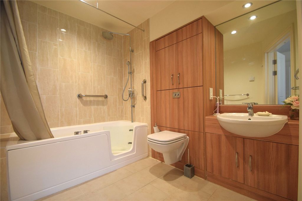 Property photo 3 of 18 Picture No. 10