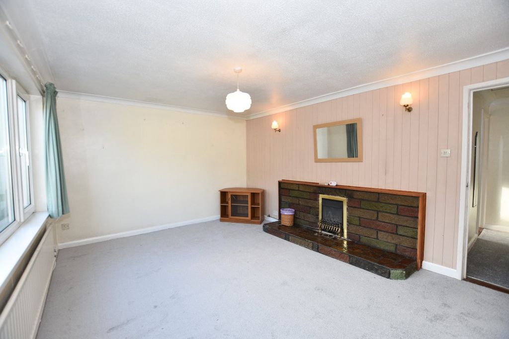 Property photo 3 of 15 Lounge