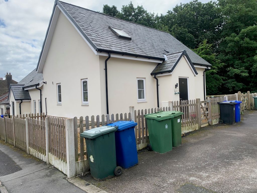 Property photo 1 of 8 26 Whittle Front