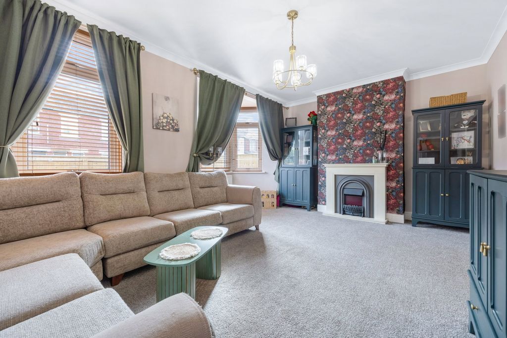 Property photo 3 of 19