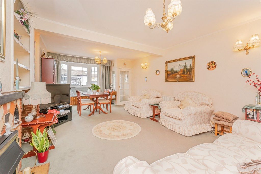Property photo 2 of 17