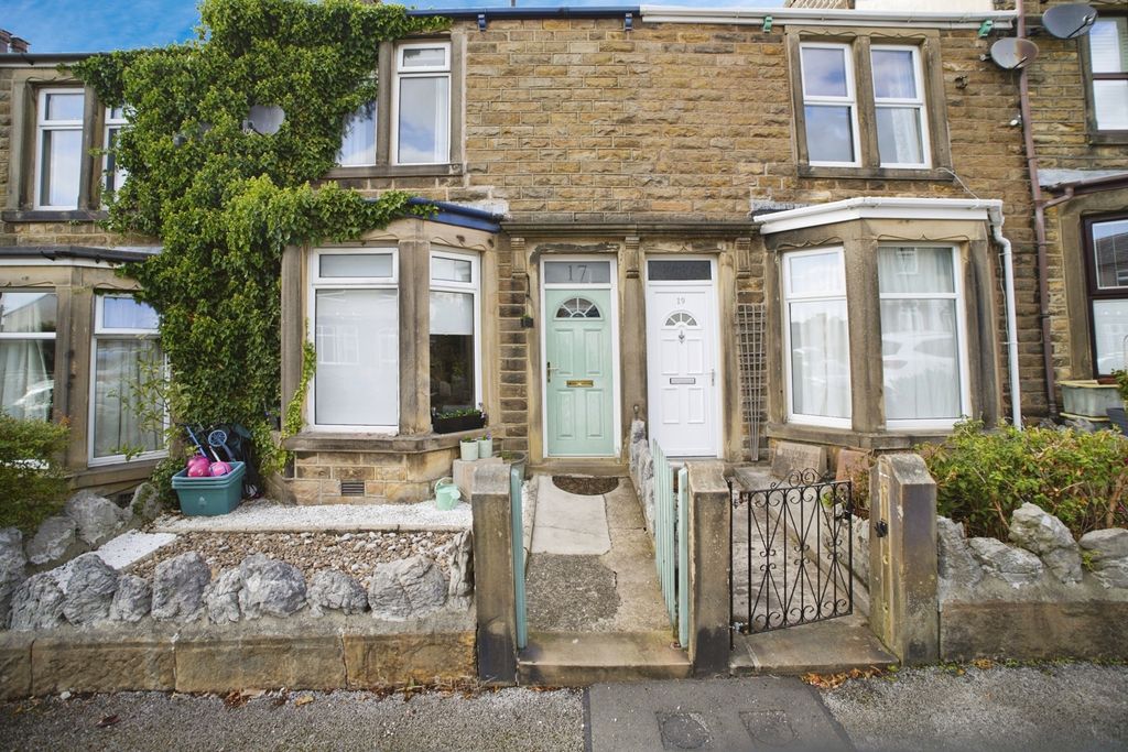 Property photo 1 of 17 External