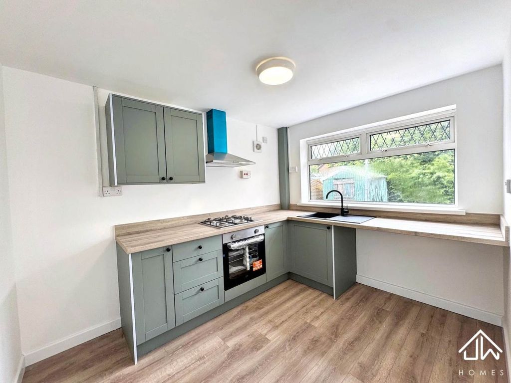 Property photo 2 of 10 Kitchen