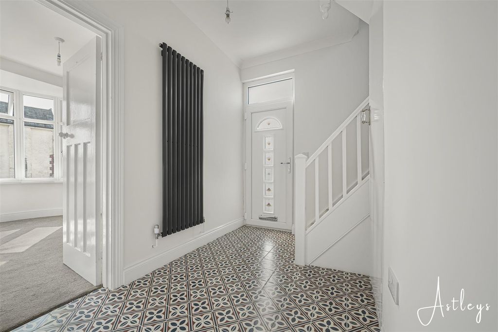 Property photo 2 of 20 Hallway