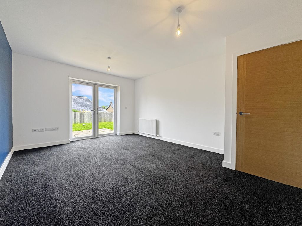 Property photo 3 of 6 Living Room