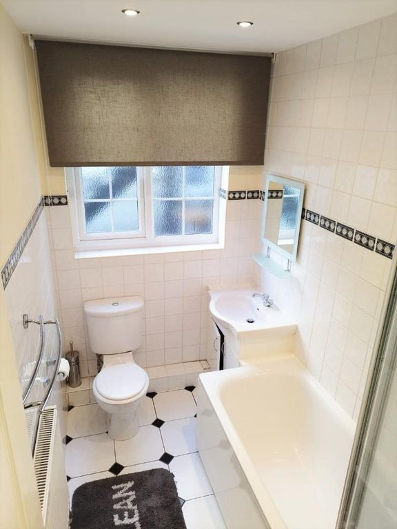 Property photo 2 of 8 Bathroom.Jpg