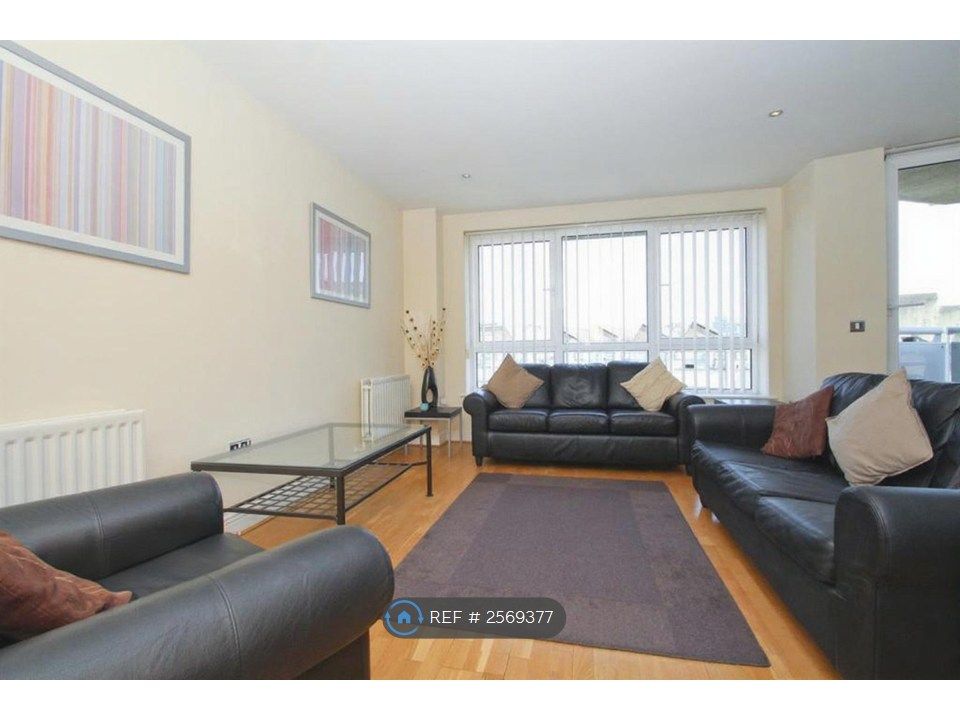 Property photo 2 of 10 Living Room