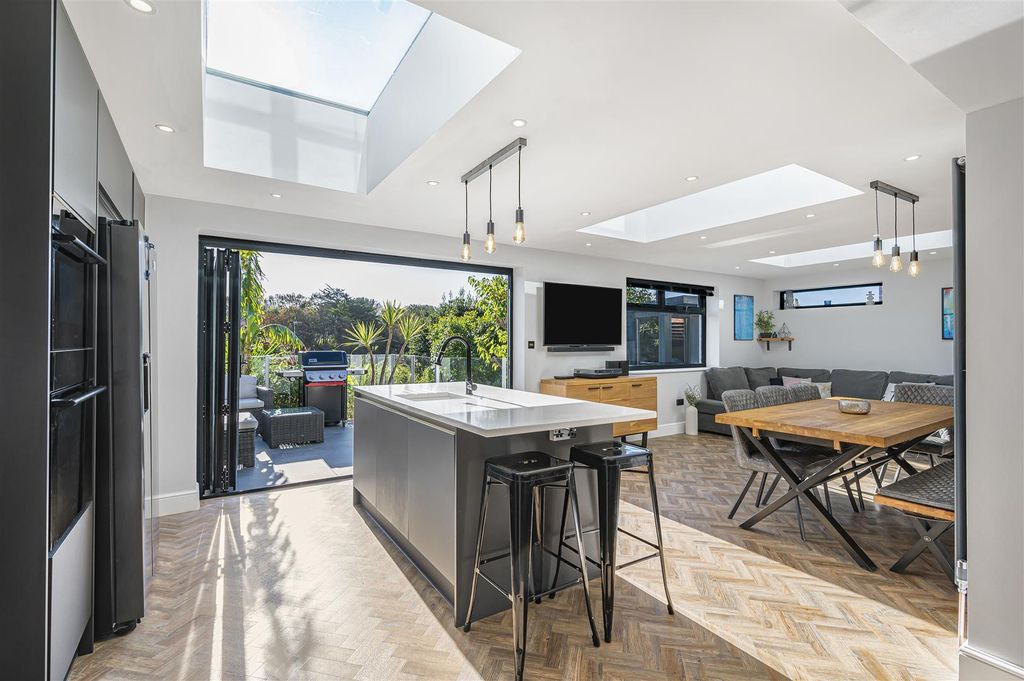 Property photo 2 of 25 Open Plan