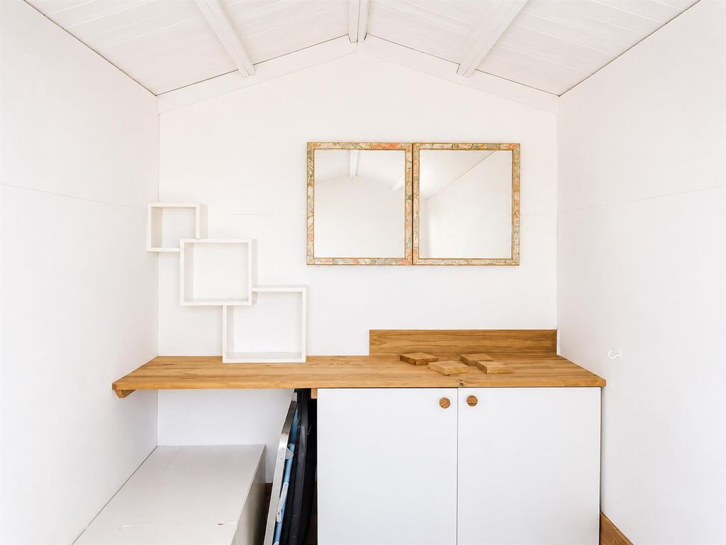 Property photo 3 of 9 Beach Hut 63
