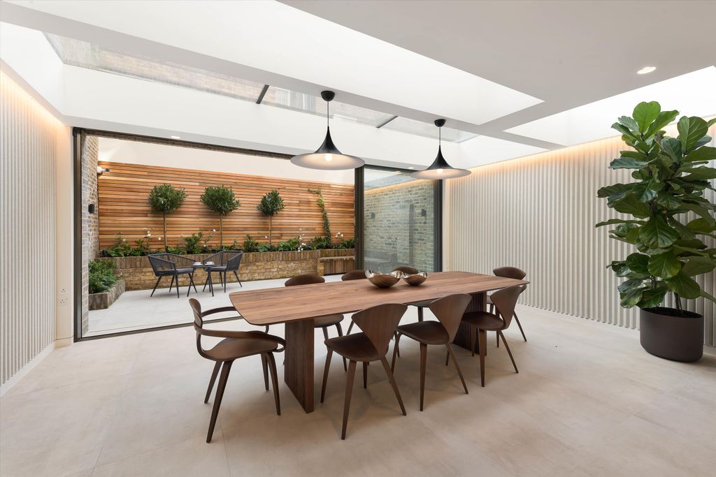 Property photo 2 of 17 Image