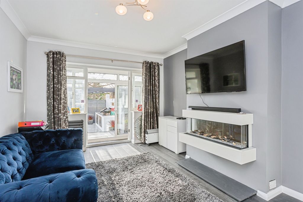 Property photo 2 of 16