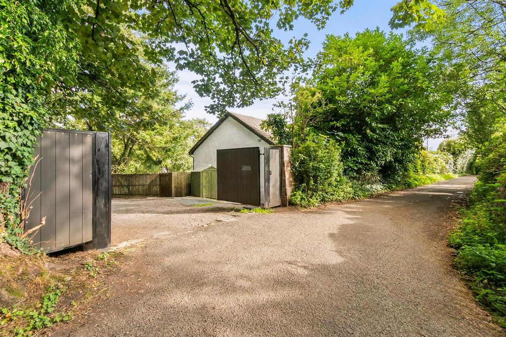 Property photo 2 of 34