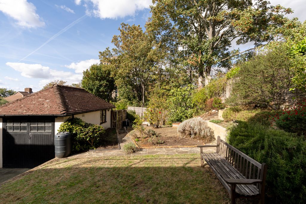 Property photo 3 of 26 Photo 11