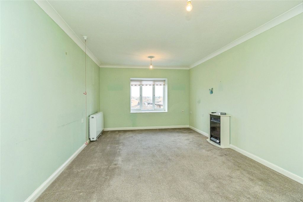 Property photo 1 of 12 Lounge