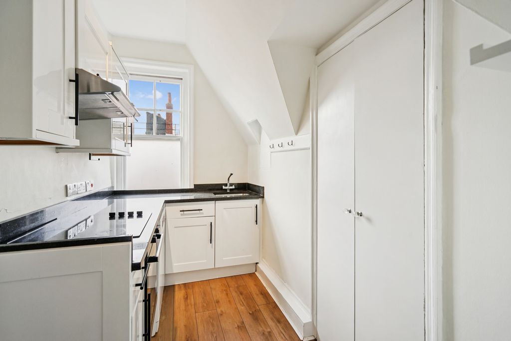 Property photo 3 of 14 Kitchen