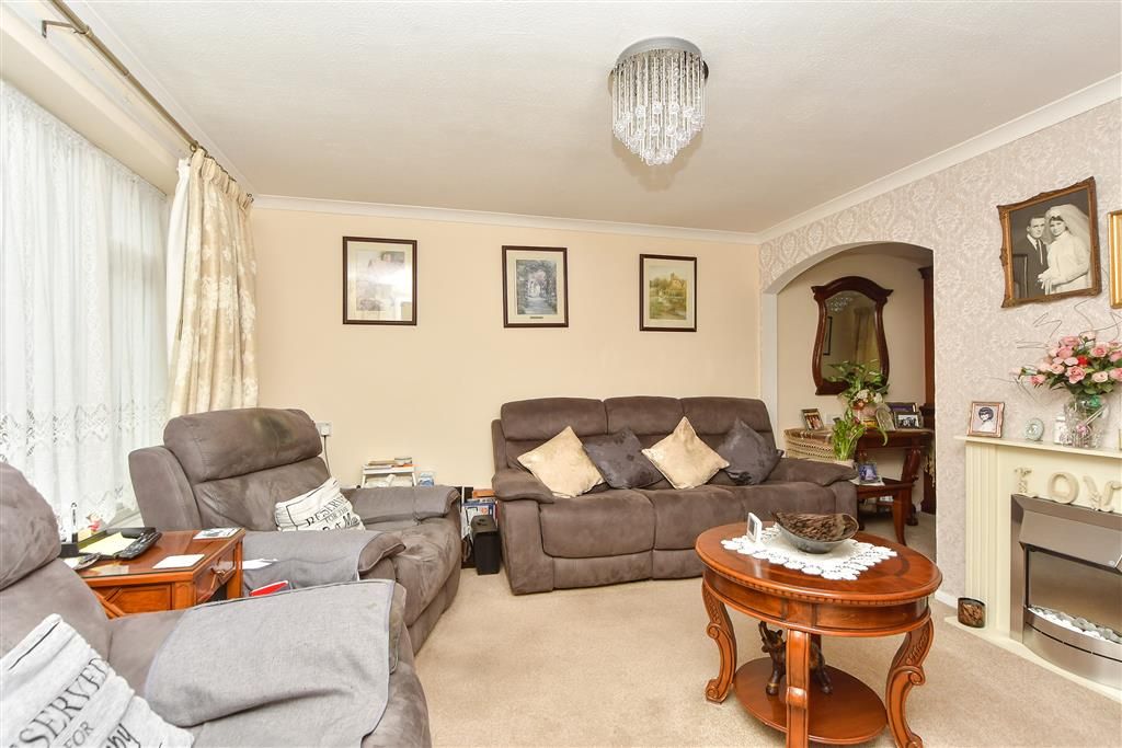 Property photo 2 of 9 Lounge