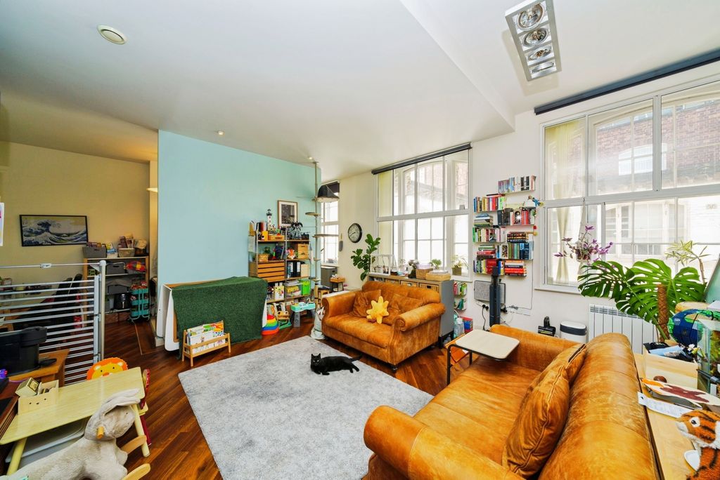 Property photo 2 of 18 Pbox-Img.Jpg