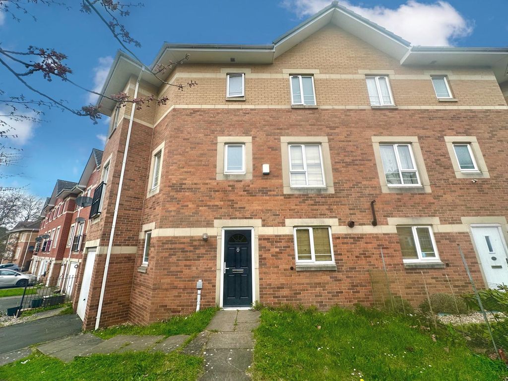 Property photo 1 of 13 Furnished Three Storey Townhouse With Garage In Quiet Street