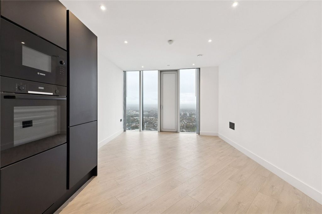 Property photo 3 of 15 Kitchen/Lounge